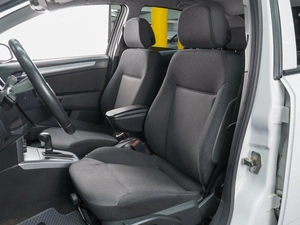 Седан Opel Astra 2011 года, 629000 рублей, Сургут
