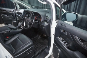 Минивэн Toyota Alphard 2019 года, 4445000 рублей, Красноярск