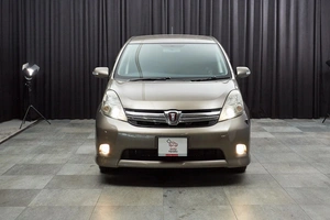 Минивэн Toyota Isis 2011 года, 1149000 рублей, Красноярск