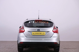 Хетчбэк Ford Focus 2012 года, 829000 рублей, Омск
