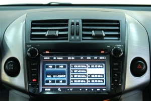 Внедорожник Toyota RAV4 2010 года, 1499000 рублей, Омск