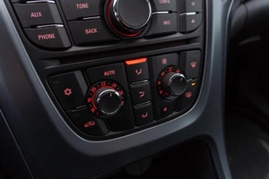 Хетчбэк Opel Astra GTC 2012 года, 879000 рублей, Саратов