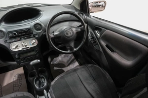 Хетчбэк Toyota Vitz 2003 года, 349000 рублей, Новокузнецк