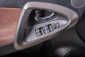 Внедорожник Toyota RAV4 2011 года, 1459000 рублей, Томск