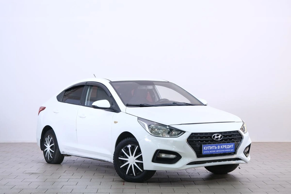 Седан Hyundai Solaris 2017 года, 839000 рублей, Омск