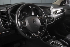 Внедорожник Mitsubishi Outlander 2015 года, 2330000 рублей, Омск