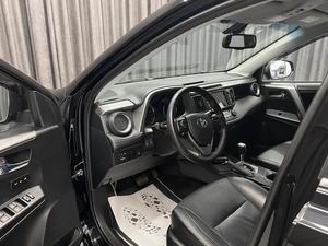 Внедорожник Toyota RAV4 2017 года, 2775000 рублей, Красноярск