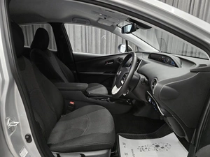 Лифтбек Toyota Prius 2018 года, 1750000 рублей, Красноярск