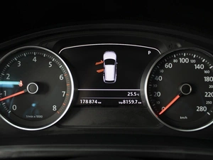 Внедорожник Volkswagen Touareg 2012 года, 1800000 рублей, Омск
