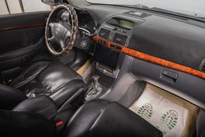 Седан Toyota Avensis 2004 года, 529000 рублей, Томск