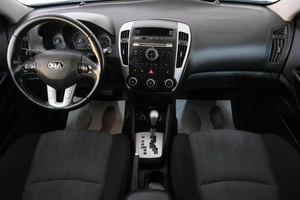 Хетчбэк Kia Ceed 2011 года, 629000 рублей, Омск