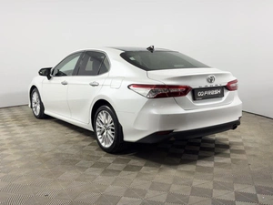 Седан Toyota Camry 2019 года, 2763100 рублей, Казань