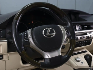 Седан Lexus ES 2014 года, 1990000 рублей, Омск