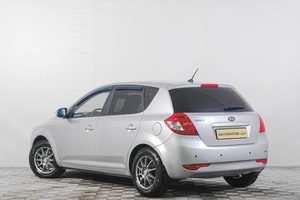 Хетчбэк Kia Ceed 2011 года, 589000 рублей, Кемерово