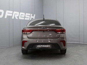 Седан Kia Rio 2018 года, 1402000 рублей, Омск