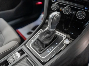 Хетчбэк Volkswagen Golf 2015 года, 1300000 рублей, Красноярск