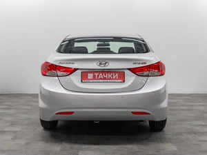 Седан Hyundai Avante 2011 года, 1050000 рублей, Красноярск