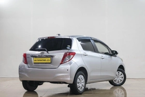 Хетчбэк Toyota Vitz 2013 года, 699000 рублей, Новокузнецк