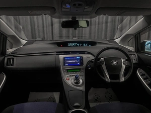 Лифтбек Toyota Prius 2015 года, 1420000 рублей, Красноярск