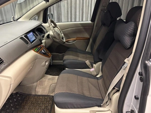 Минивэн Toyota Isis 2010 года, 1090000 рублей, Красноярск