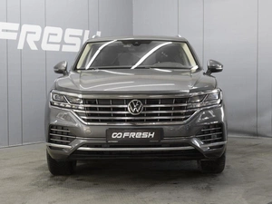Внедорожник Volkswagen Touareg 2019 года, 5100000 рублей, Омск