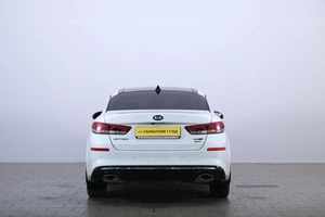 Седан Kia Optima 2018 года, 2339000 рублей, Омск