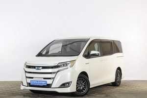 Минивэн Toyota Noah 2018 года, 2529000 рублей, Тюмень