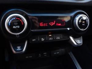 Хетчбэк Kia Rio X-Line 2019 года, 1589000 рублей, Волгоград