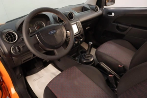 Хетчбэк Ford Fiesta 2005 года, 599000 рублей, Челябинск