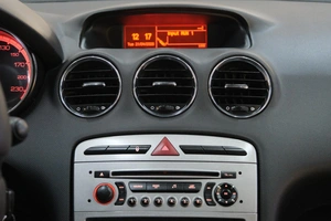 Хетчбэк Peugeot 308 2010 года, 549000 рублей, Омск