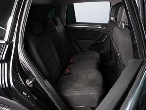 Внедорожник Volkswagen Tiguan 2017 года, 2680000 рублей, Красный Пахарь