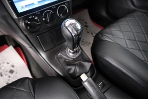 Седан Toyota Avensis 2005 года, 839000 рублей, Красноярск