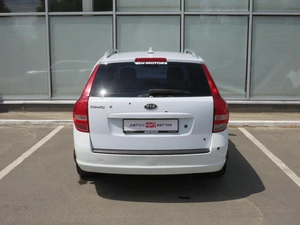 Хэтчбек Kia Ceed 2011 года, 890000 рублей, Брянск