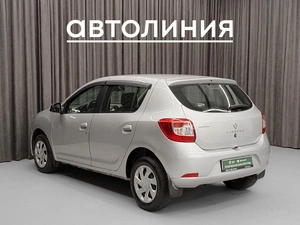 Хетчбэк Renault Sandero 2015 года, 680000 рублей, Красноярск