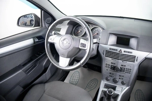 Седан Opel Astra 2014 года, 899000 рублей, Пермь