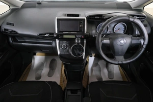 Минивэн Toyota Wish 2017 года, 2019000 рублей, Омск