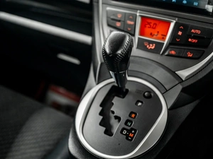 Хетчбэк Toyota Ractis 2011 года, 900000 рублей, Красноярск