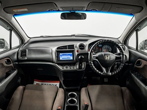 Минивэн Honda Stream 2006 года, 815000 рублей, Красноярск