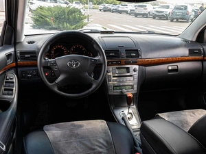 Седан Toyota Avensis 2006 года, 810000 рублей, Краснодар