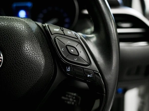 Внедорожник Toyota C-HR 2017 года, 1900000 рублей, Красноярск