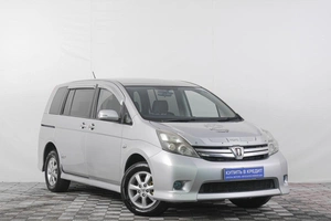 Минивэн Toyota Isis 2009 года, 1109000 рублей, Кемерово