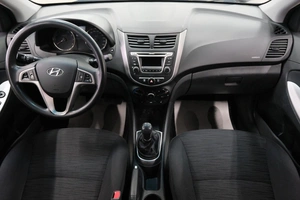 Хетчбэк Hyundai Solaris 2015 года, 949000 рублей, Омск