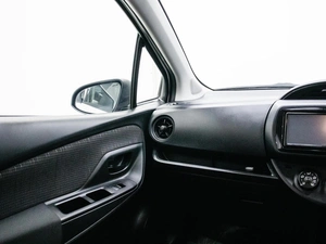 Хетчбэк Toyota Vitz 2019 года, 1050000 рублей, Красноярск