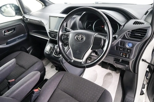 Минивэн Toyota Voxy 2014 года, 2049000 рублей, Красноярск
