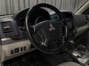 Внедорожник Mitsubishi Pajero 2017 года, 3400000 рублей, Красноярск