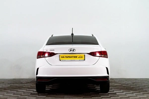 Седан Hyundai Solaris 2022 года, 1799000 рублей, Сургут