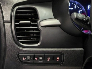 Хетчбэк Kia Rio X-Line 2019 года, 1440000 рублей, Красноярск