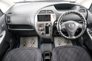 Хетчбэк Toyota Ractis 2006 года, 679000 рублей, Красноярск