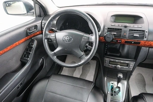 Универсал Toyota Avensis 2005 года, 1049000 рублей, Красноярск