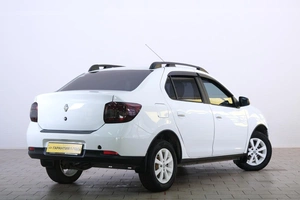 Седан Renault Logan 2016 года, 549000 рублей, Омск